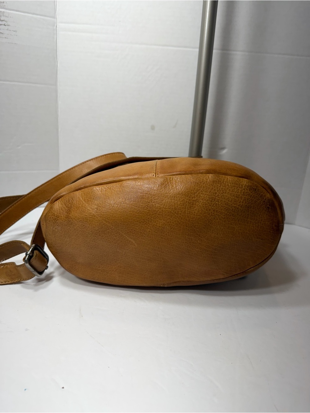 Latico USA  Tan Leather crossbody Bag - Picture 5 of 6